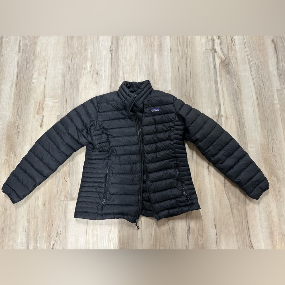 *LIKE NEW* Patagonia Women’s Down Sweater Jacket. Black. Size Large